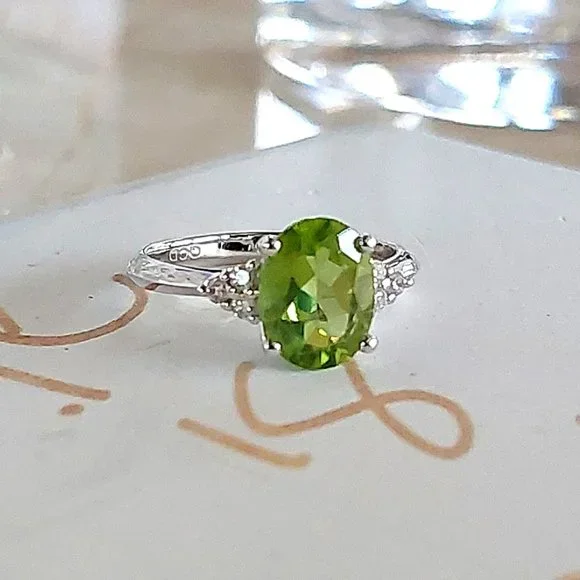 FLASH SALE! 10Kt White Gold Peridot & Diamond Gold Ring - Picture 3 of 15